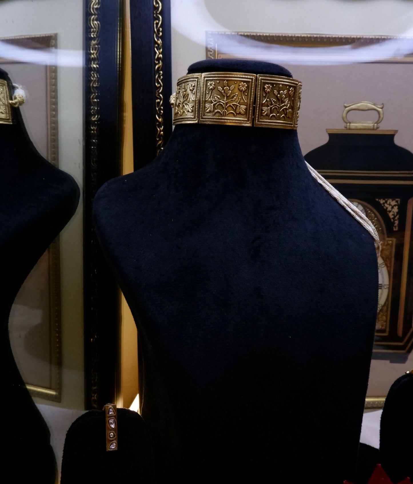 ROOHANI CHOKER