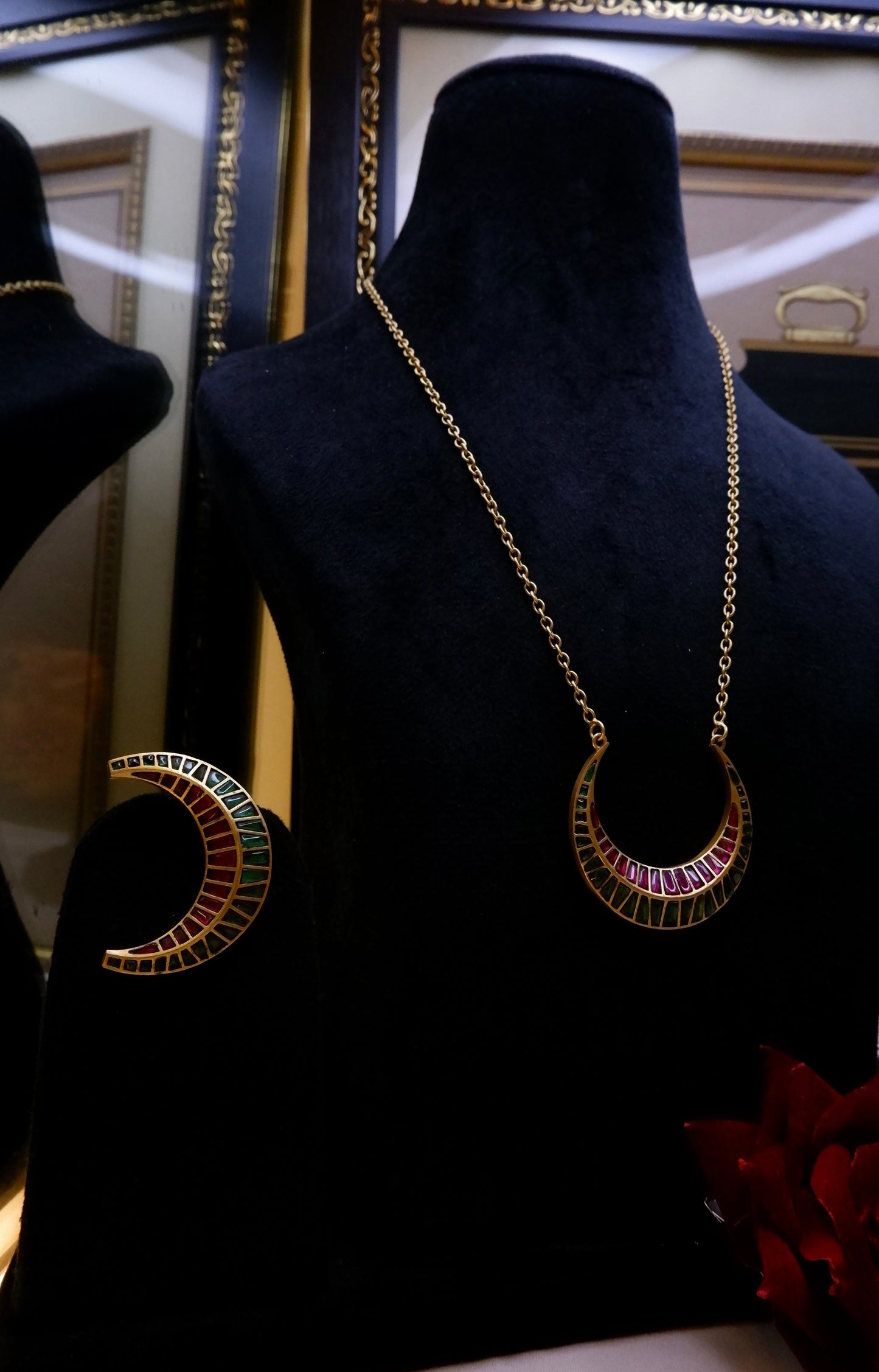 CHAAND PENDANT SET