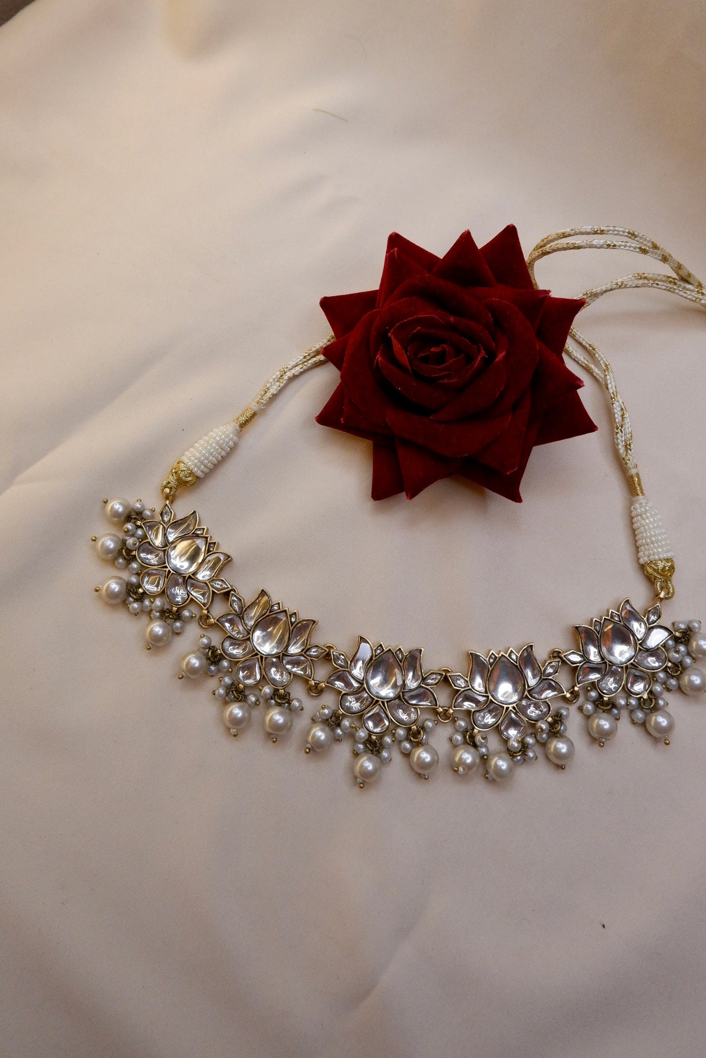LOTUS CHOKER