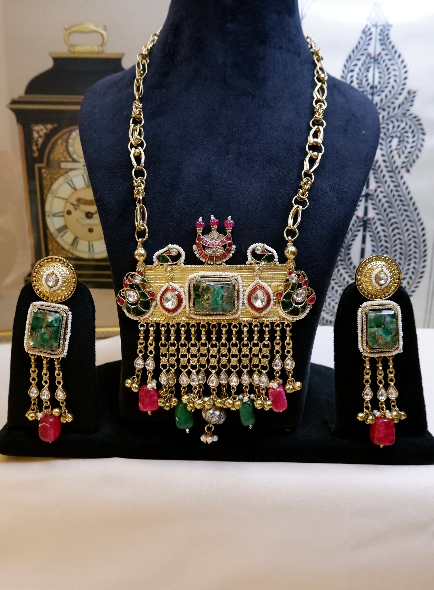 CHAITANYA NECKSET