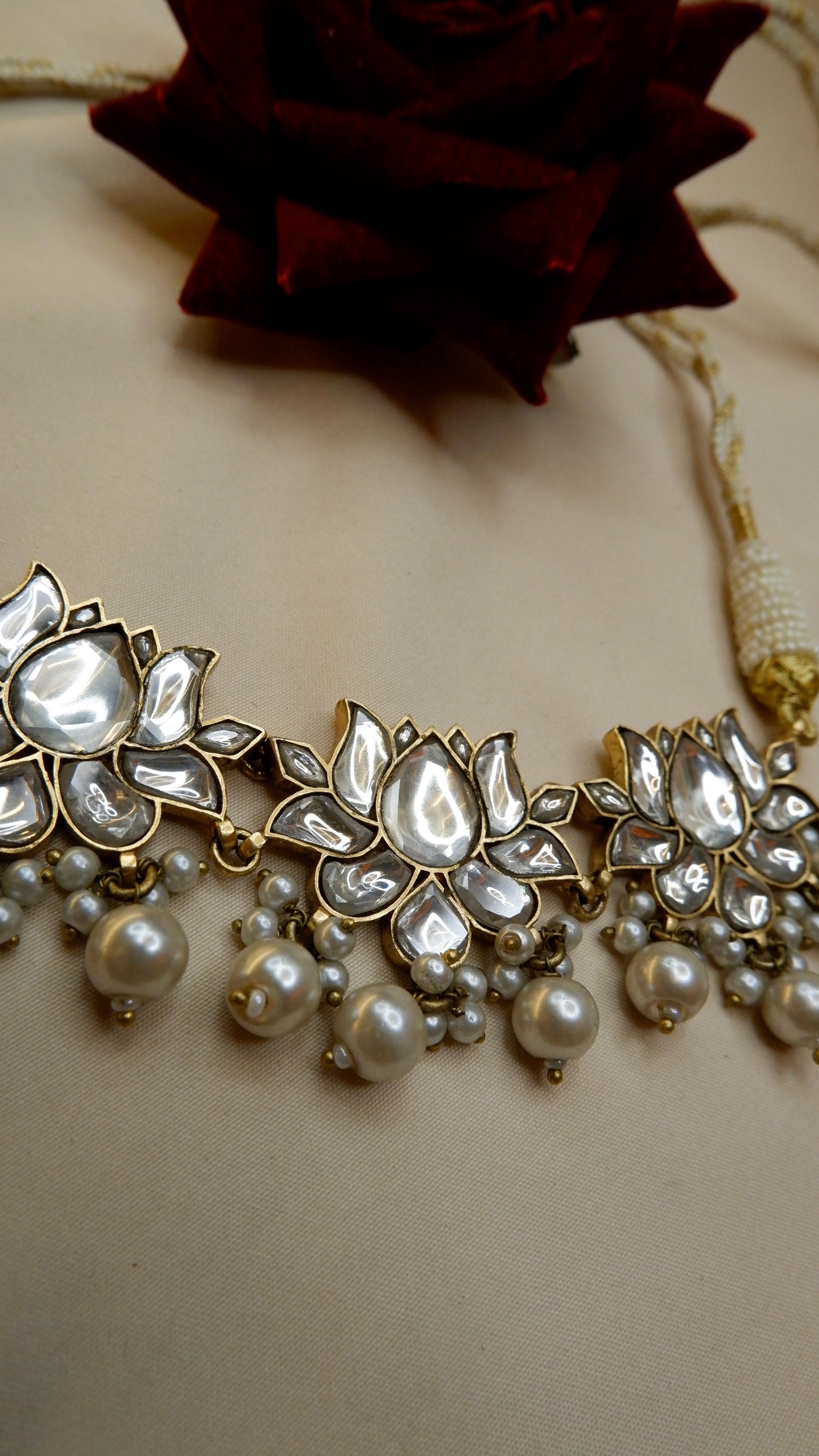 LOTUS CHOKER