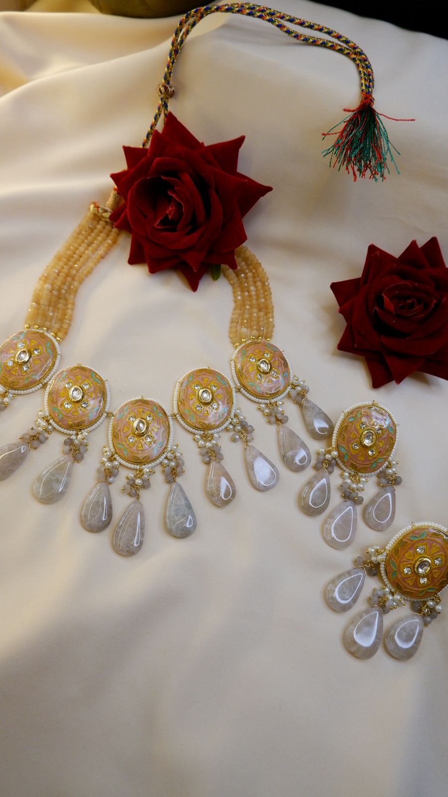 Girija Neckset