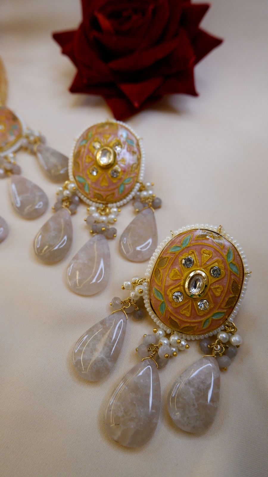 Girija Neckset