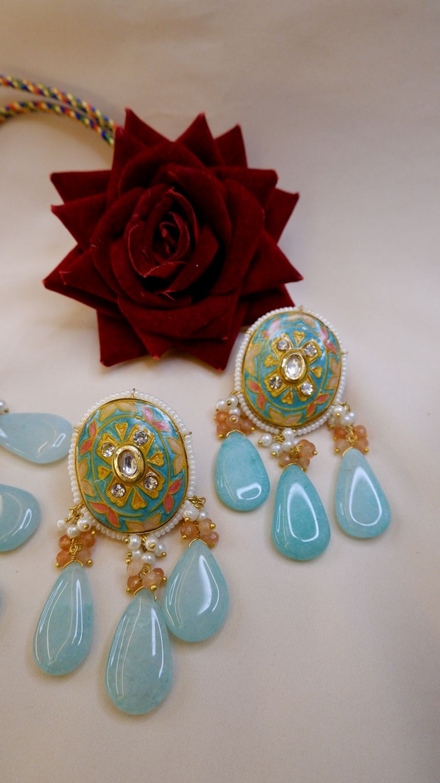 Girija Neckset
