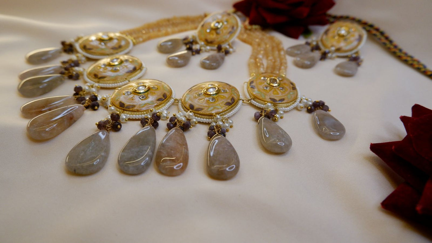Girija Neckset