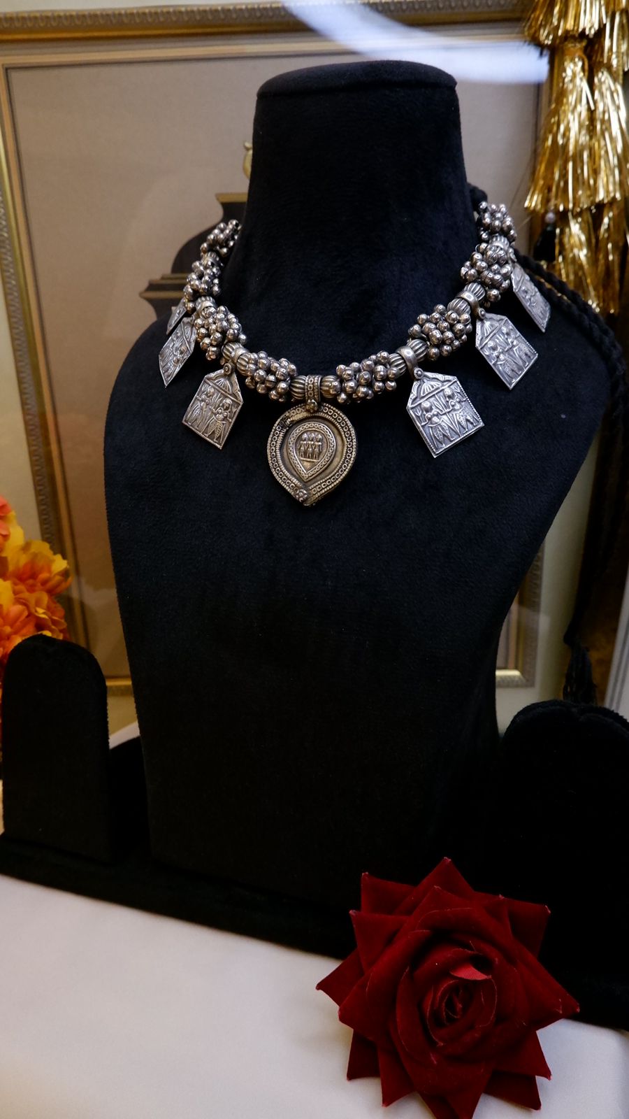 Tewta Neckpiece