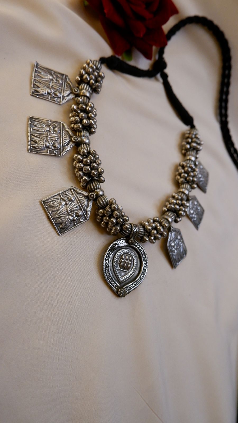 Tewta Neckpiece