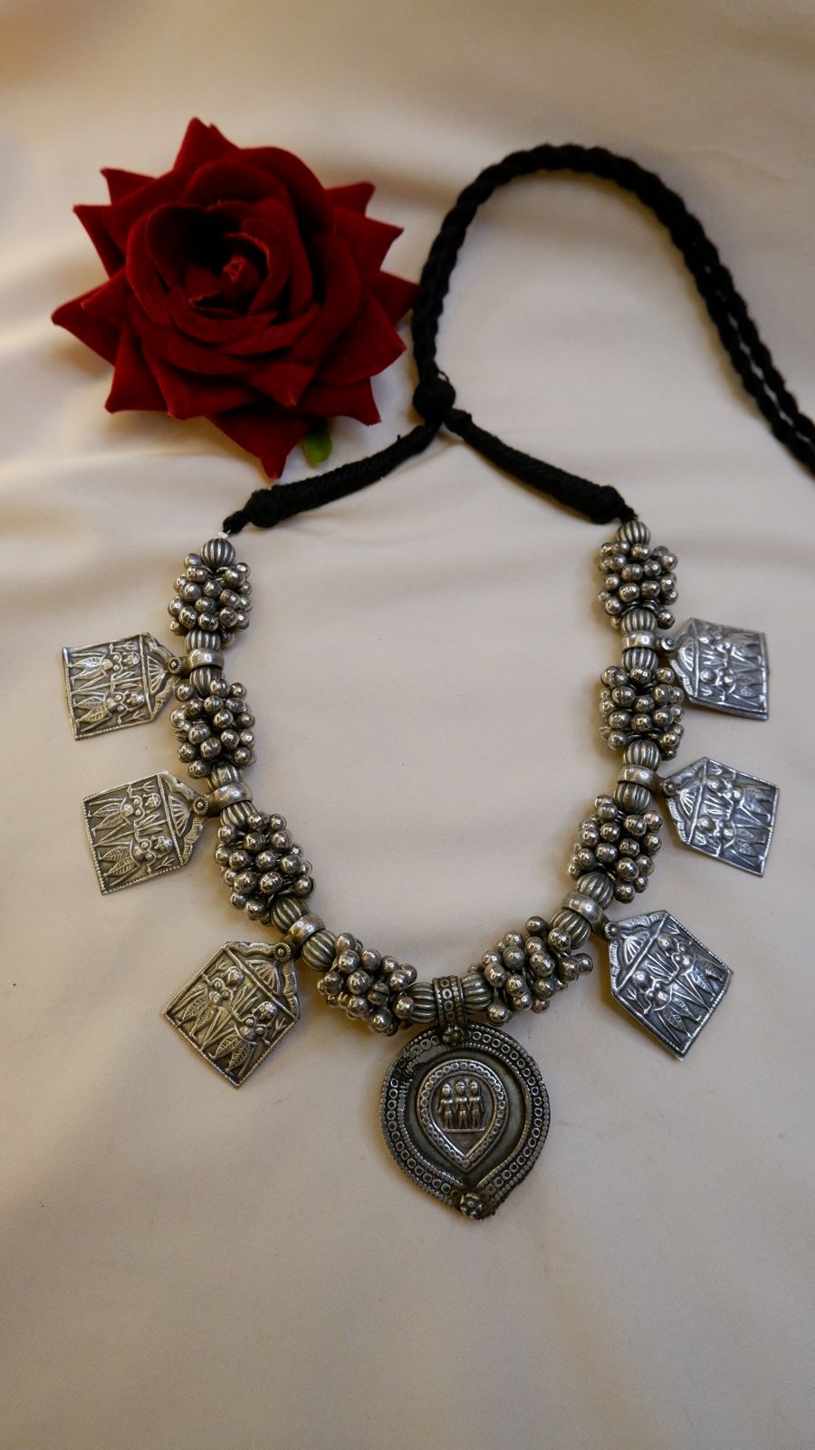 Tewta Neckpiece