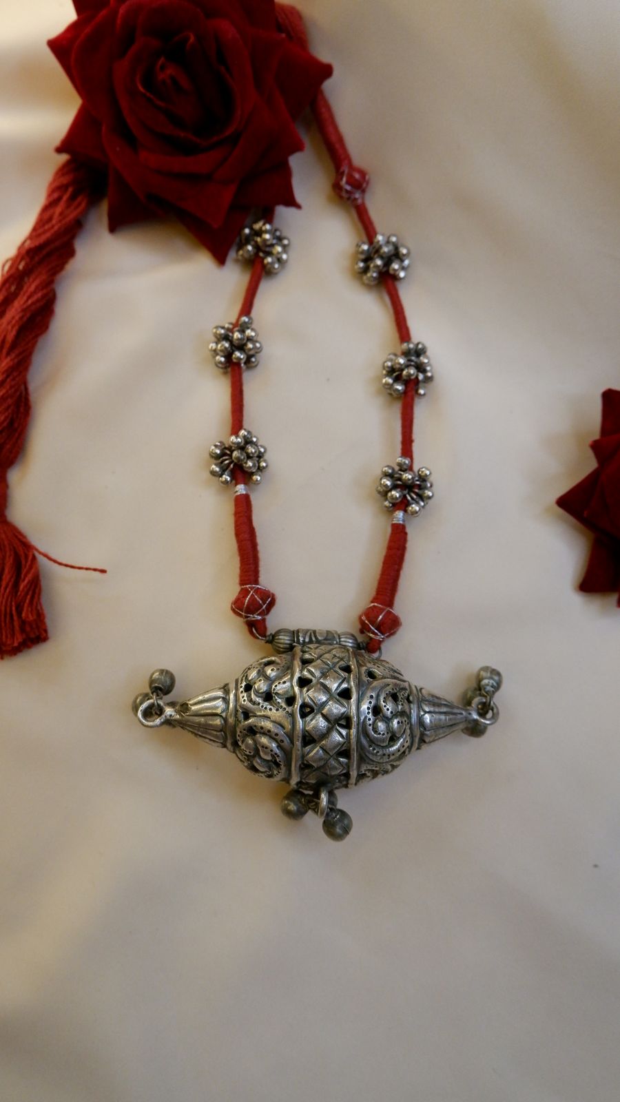 Jantar Neckpiece