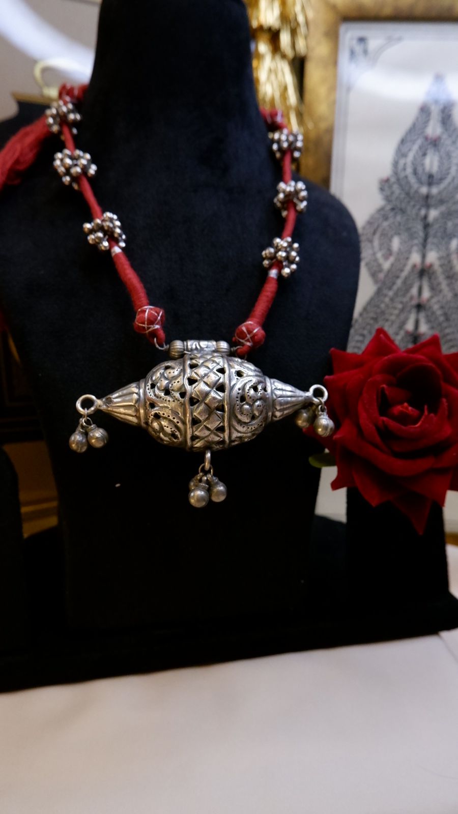 Jantar Neckpiece