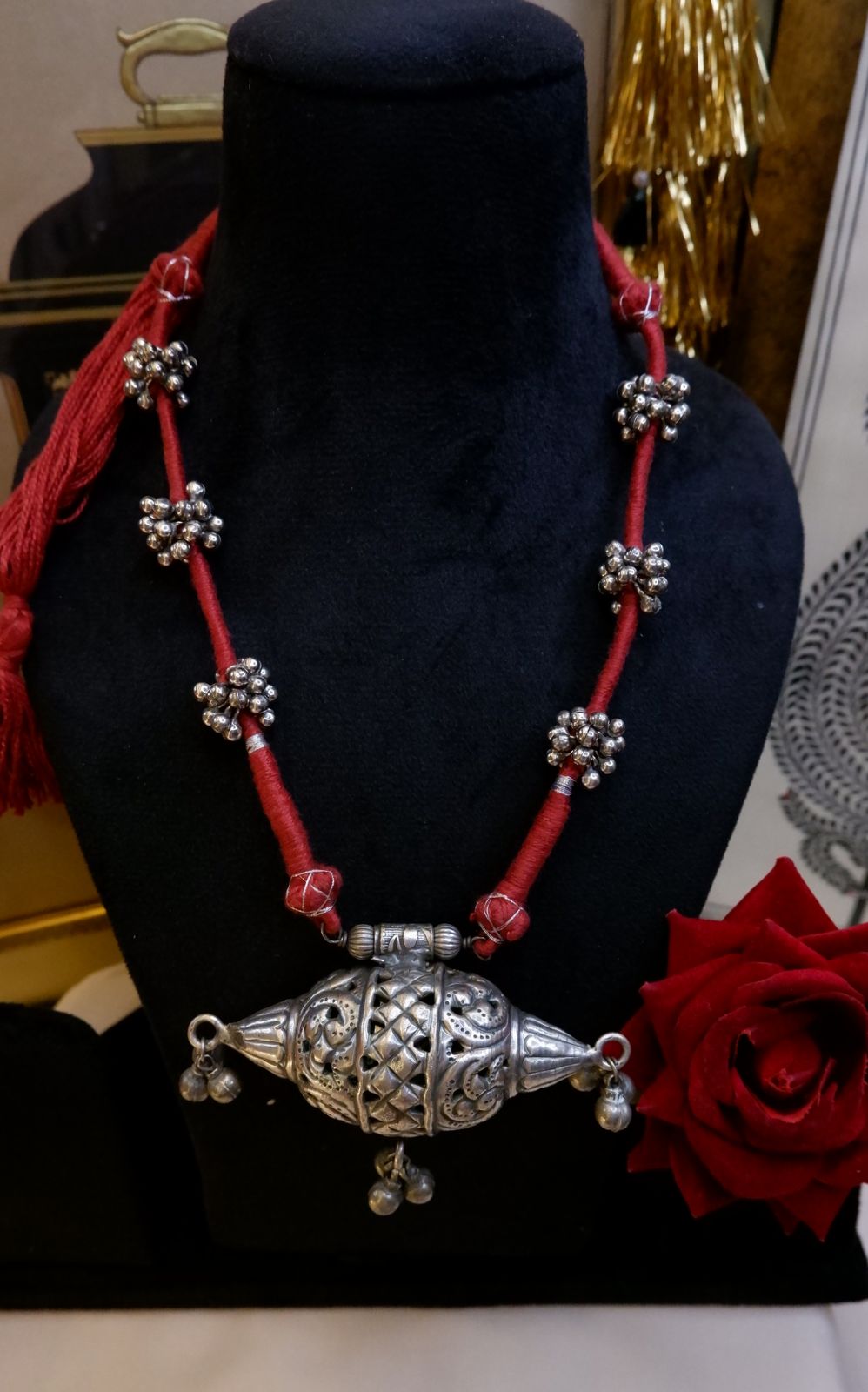 Jantar Neckpiece