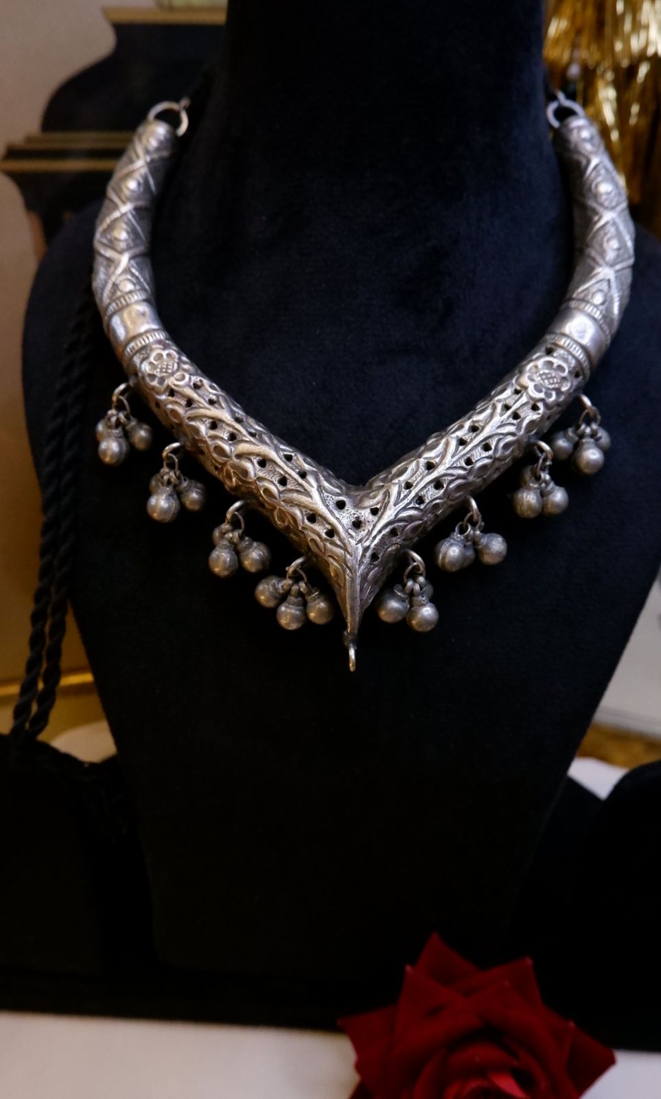 Bindusar Hansli Neckpiece