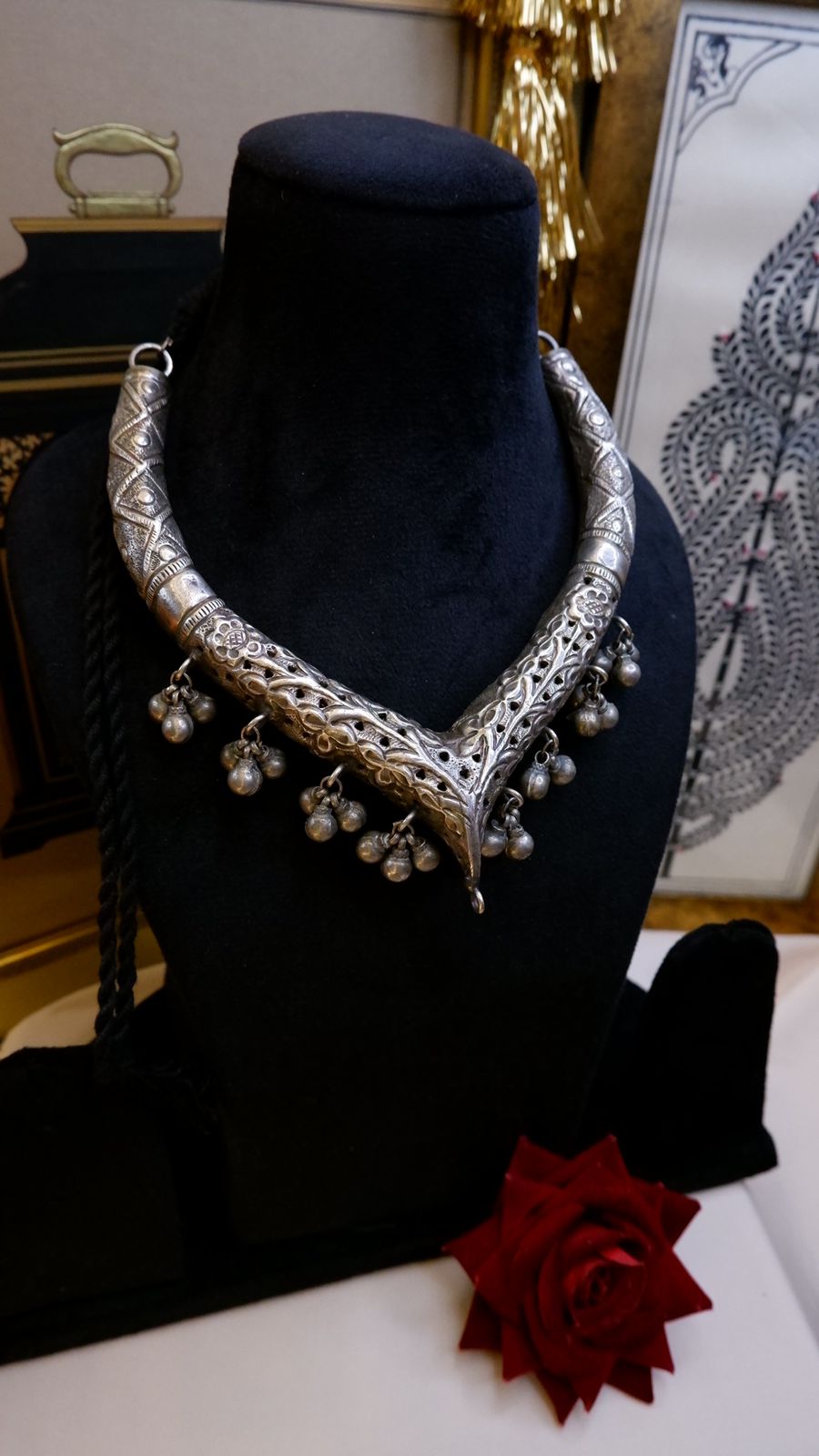 Bindusar Hansli Neckpiece