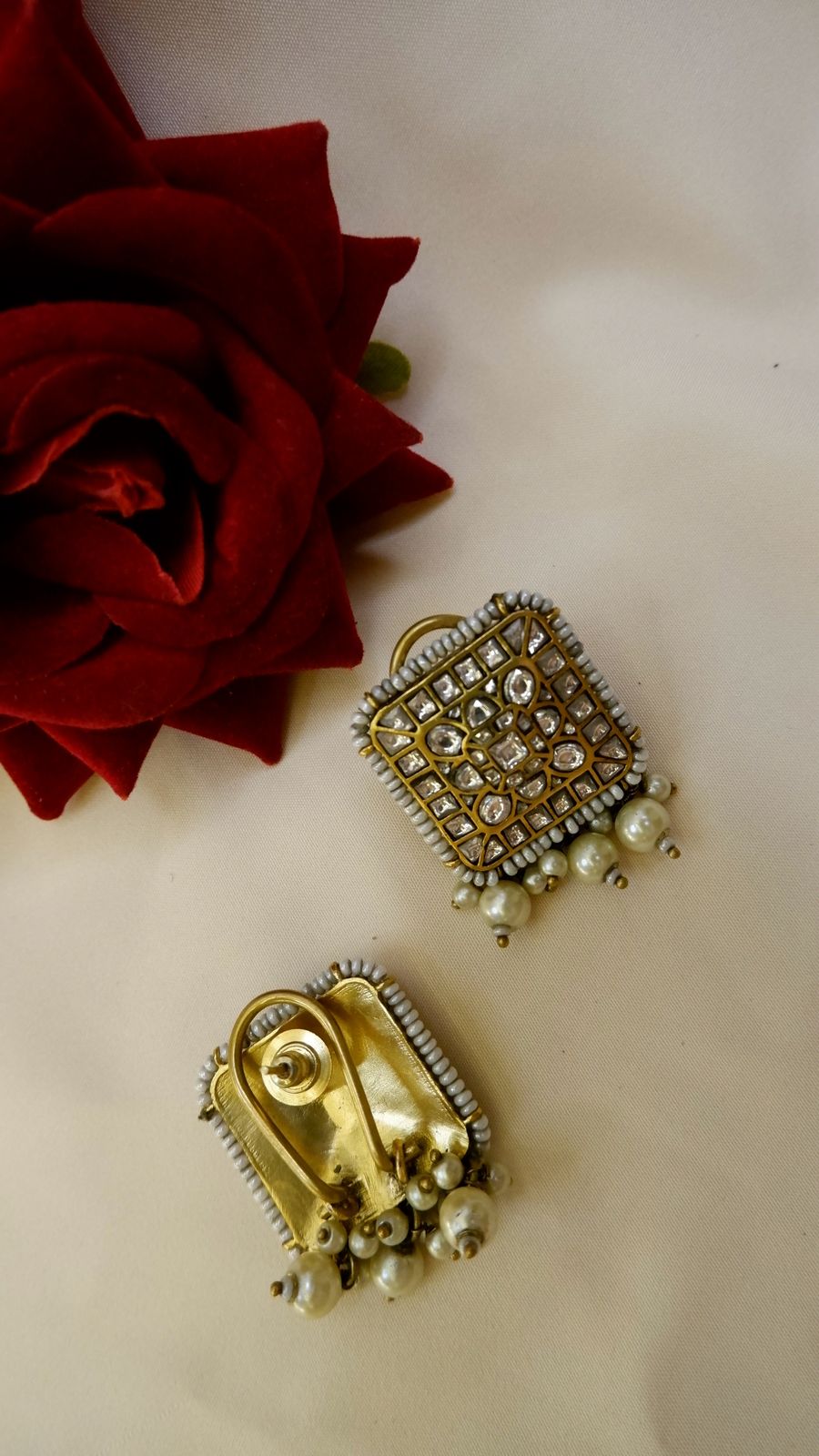 Kaavya Studs