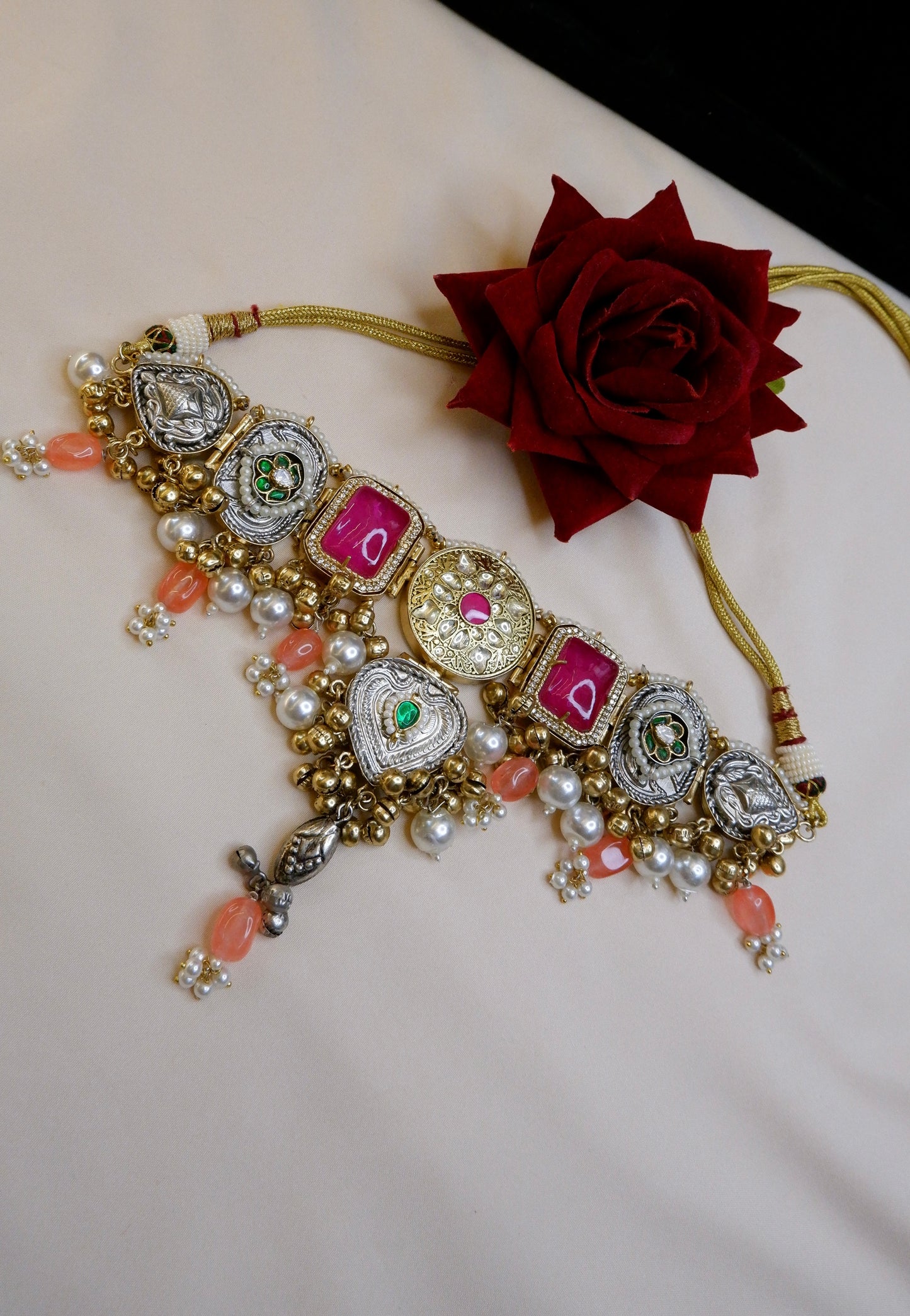 Aamna choker