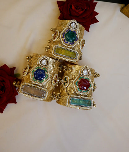 Parinaaz cuff