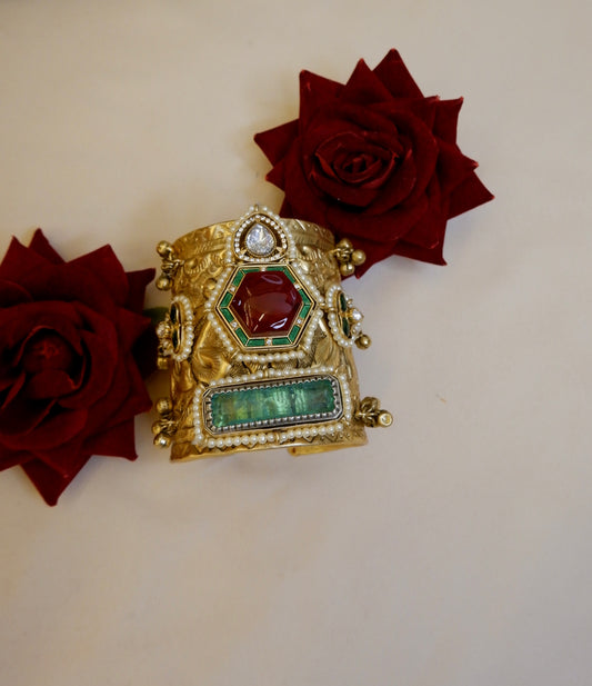Parinaaz cuff