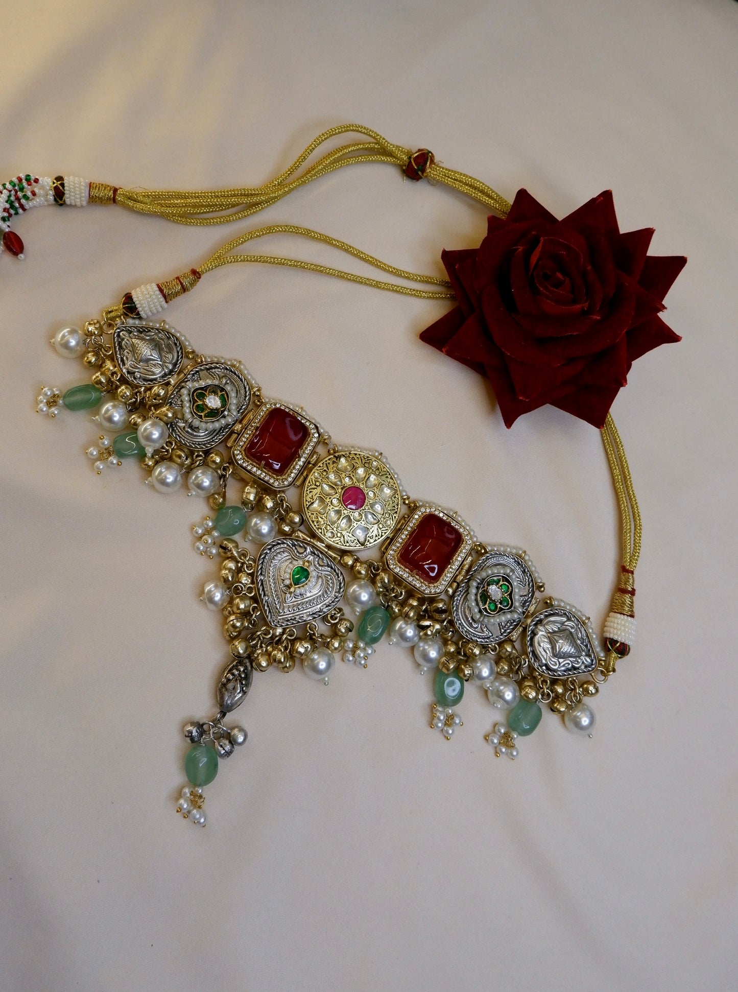 Aamna choker