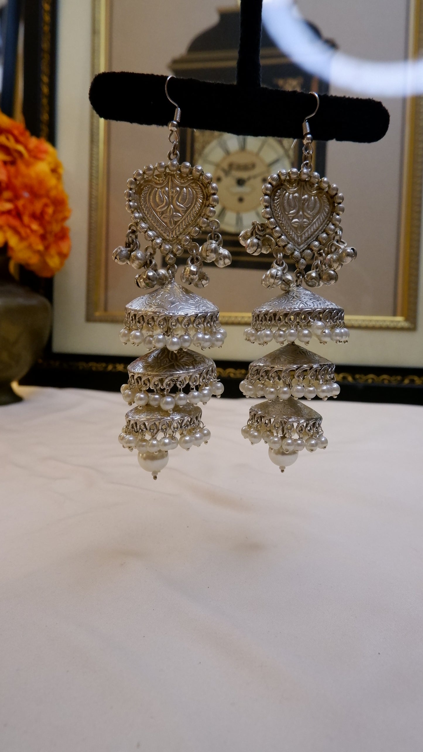 Raaghvi Jhumkas
