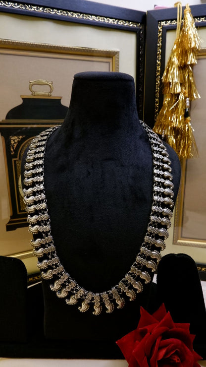 Aarunya long neckpiece