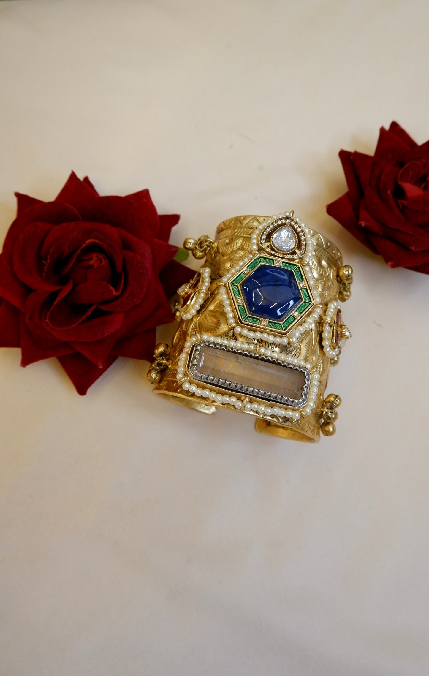 Parinaaz cuff