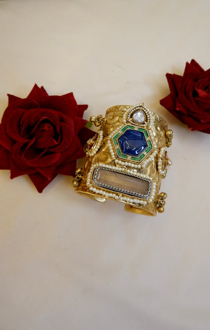 Parinaaz cuff