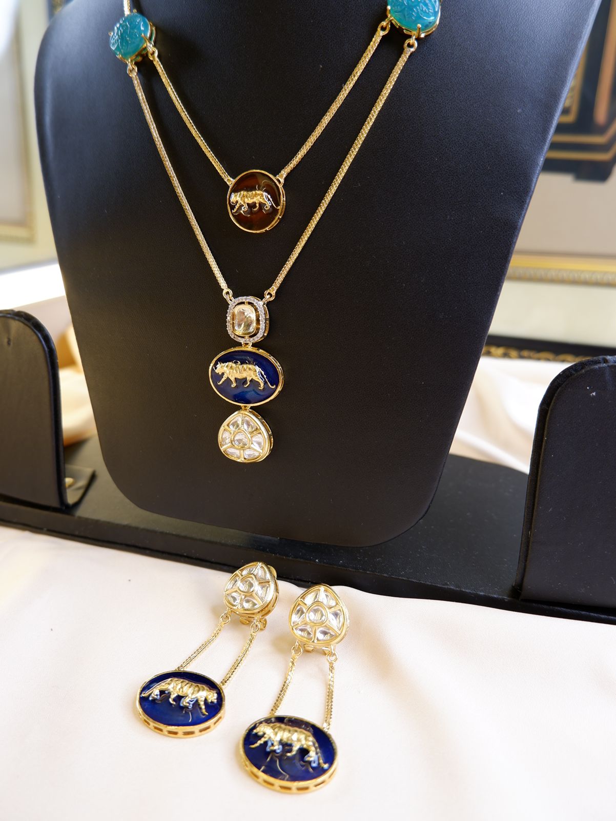 Tagore Neckset