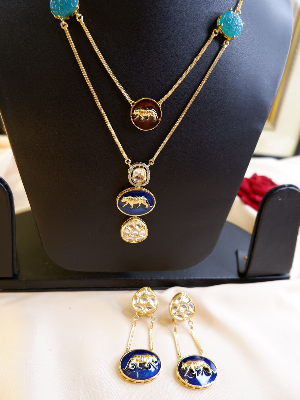 Tagore Neckset