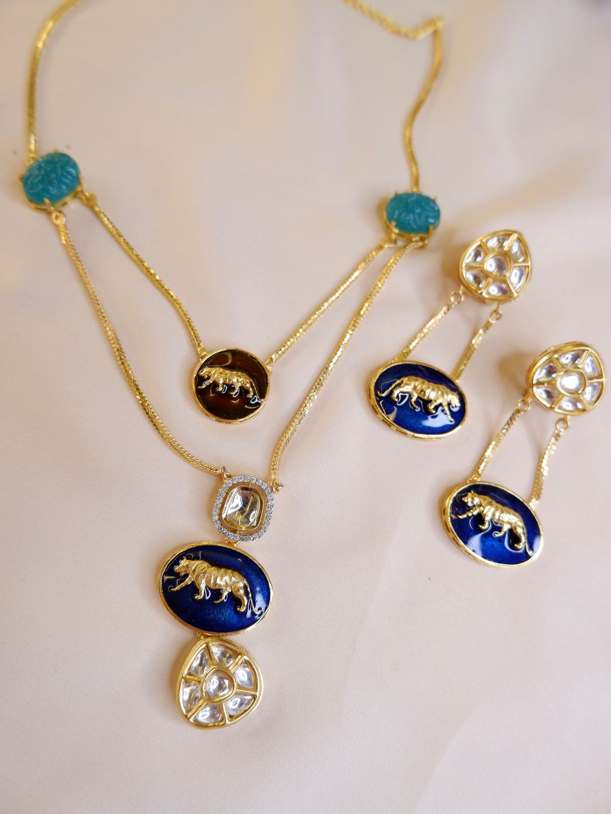 Tagore Neckset