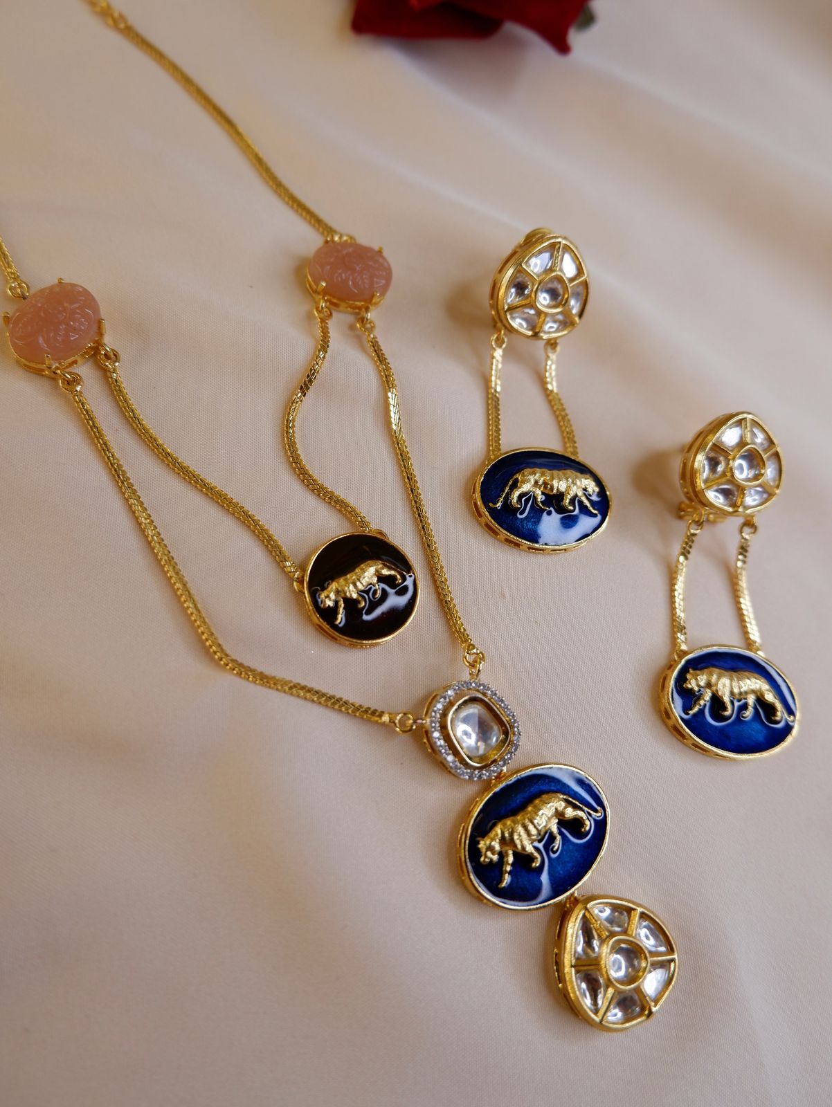Tagore Neckset