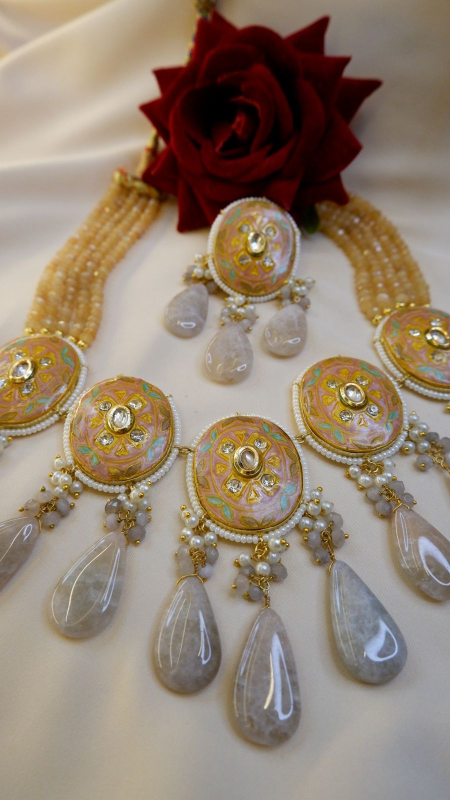 Girija Neckset