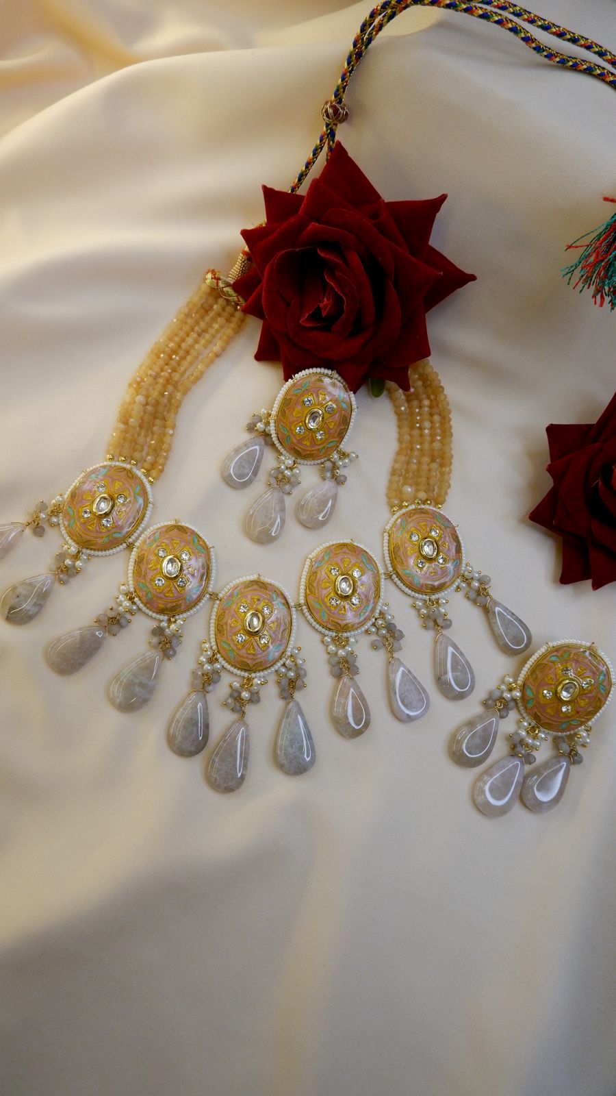 Girija Neckset