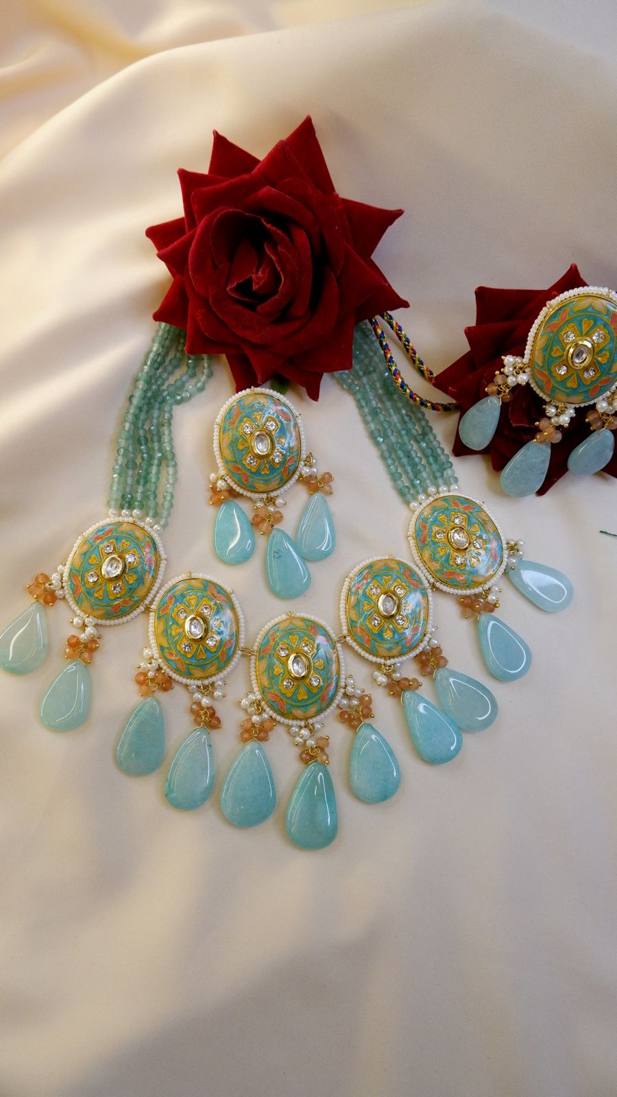 Girija Neckset