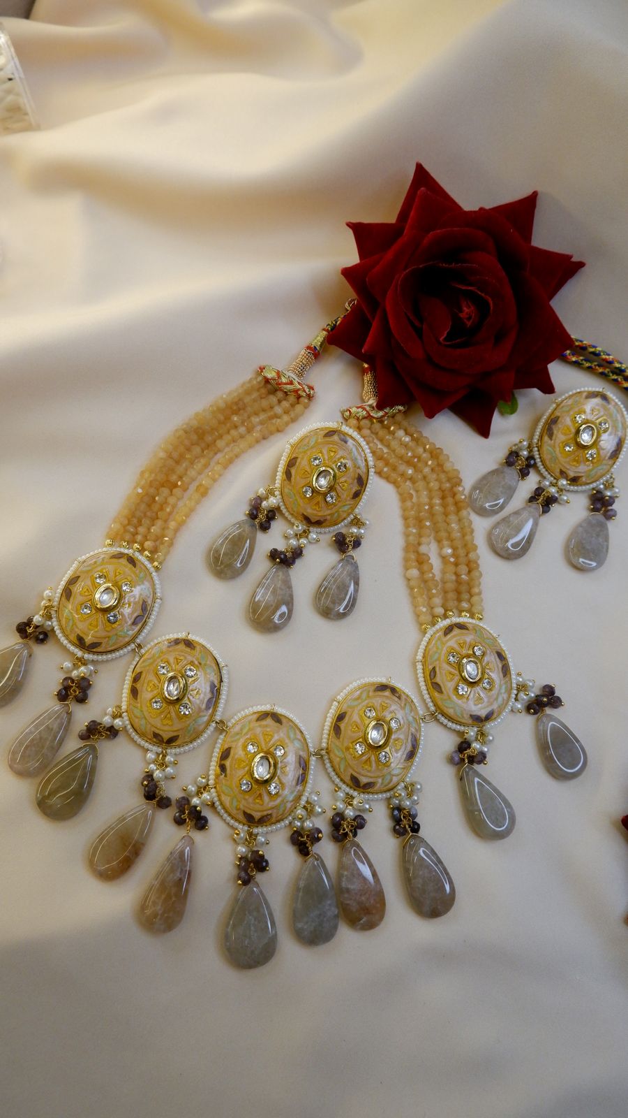 Girija Neckset