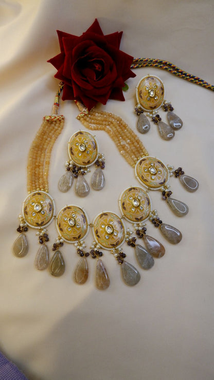 Girija Neckset