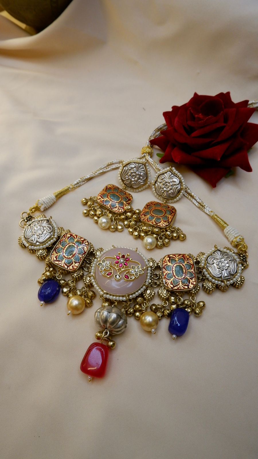 Chaitanya Neckset