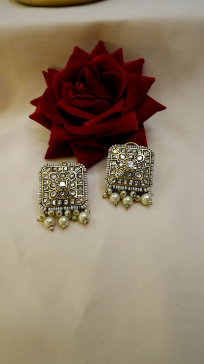 Kaavya Studs