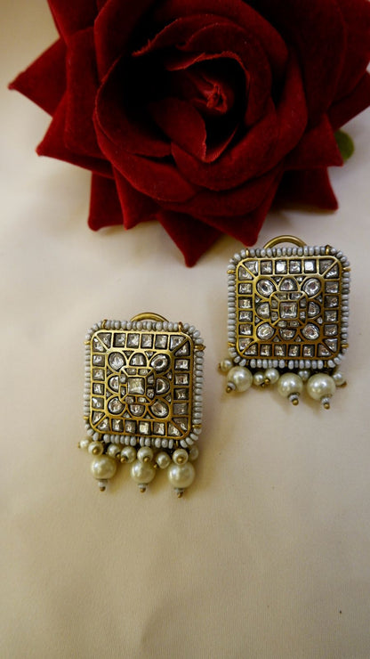 Kaavya Studs